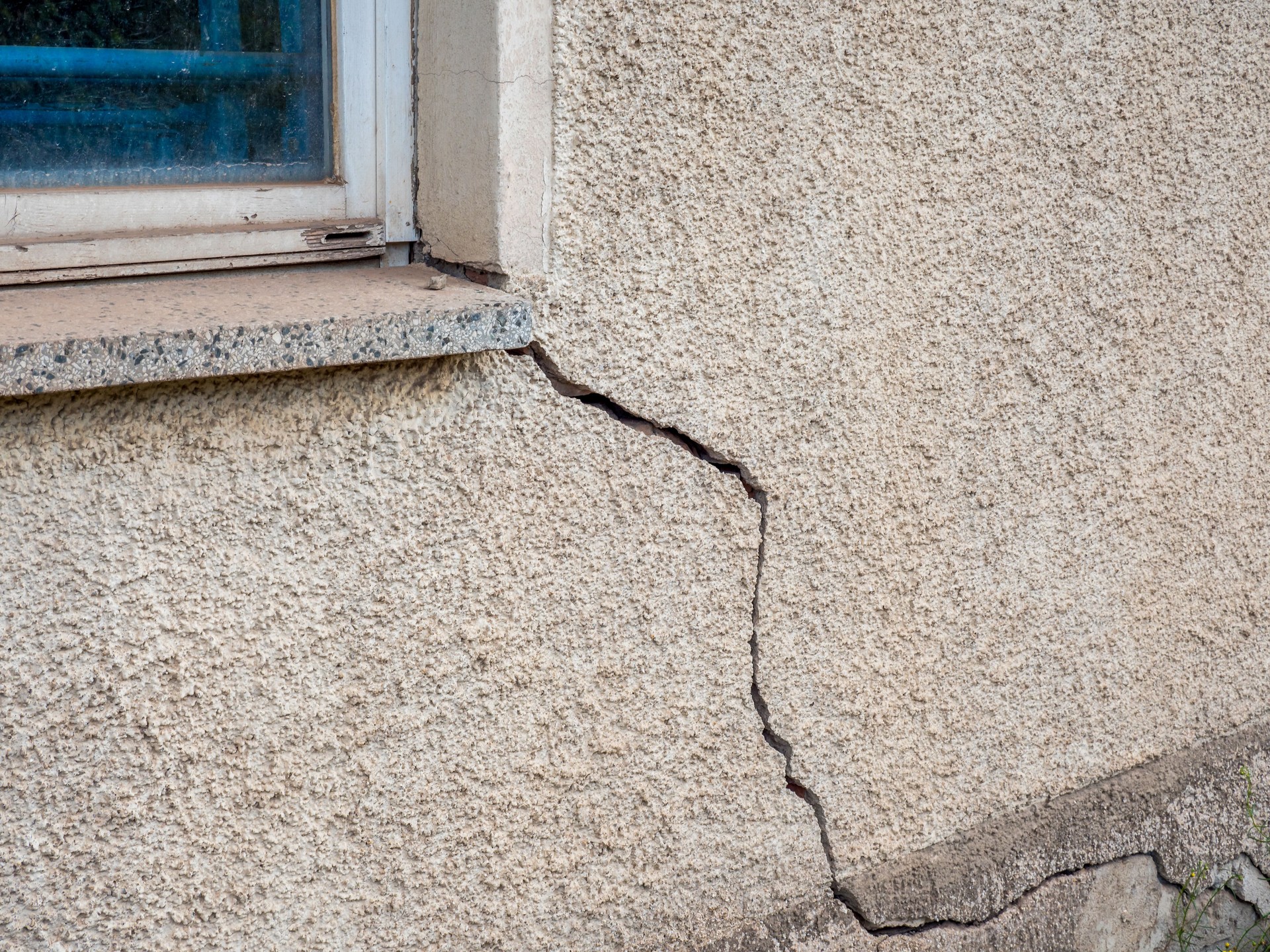 Large crack in a house wall